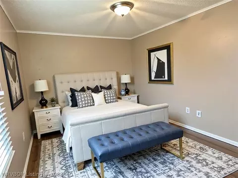 Bedroom - 6910 Military Rd, Lavaca, AR 72941 photo 12 of 15