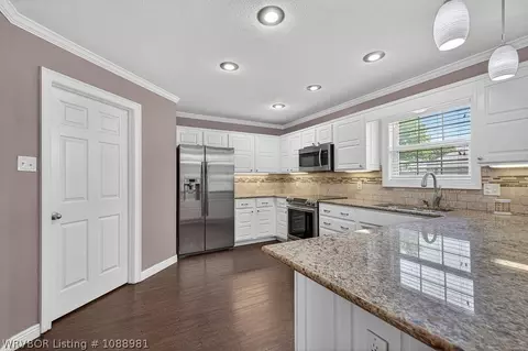 Kitchen - 2316 Ramsgate Way, Fort Smith, AR 72908 photo 4 of 6