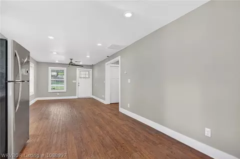 Living - 715 Maple Shade, Alma, AR 72921 photo 4 of 4