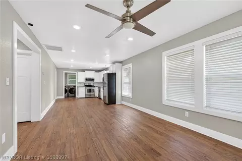 Living - 715 Maple Shade, Alma, AR 72921 photo 3 of 4