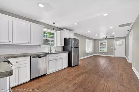 Entry Way - 715 Maple Shade, Alma, AR 72921 photo 1 of 1