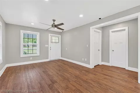 Living - 715 Maple Shade, Alma, AR 72921 photo 1 of 4