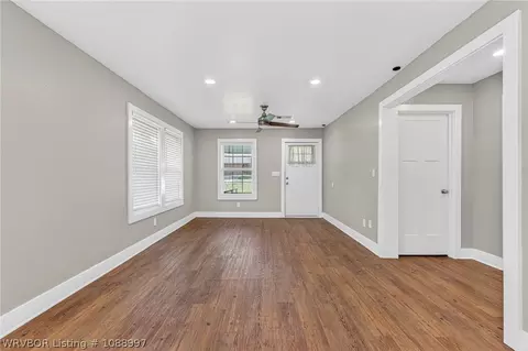 Living - 715 Maple Shade, Alma, AR 72921 photo 2 of 4