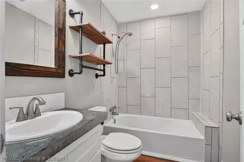 Bath - 715 Maple Shade, Alma, AR 72921 photo 1 of 1