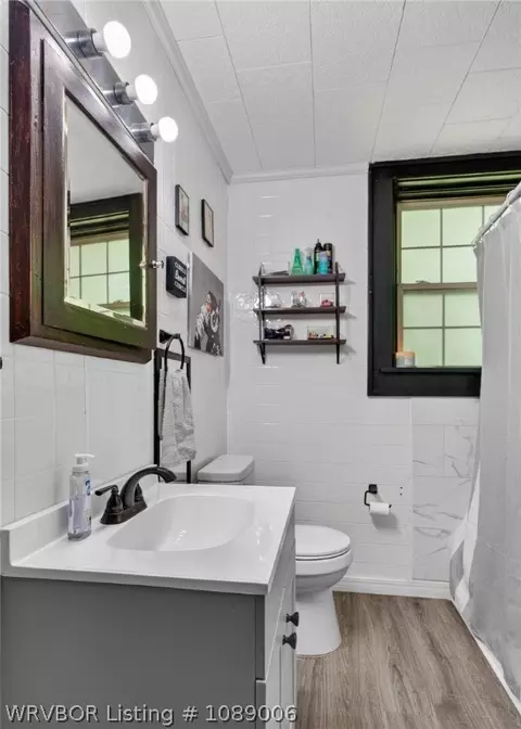 Bath - 615 E Short Mountain St, Paris, AR 72855 photo 1 of 2