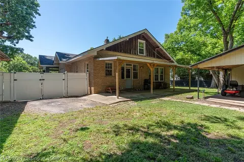 Exterior - 615 E Short Mountain St, Paris, AR 72855 photo 7 of 17