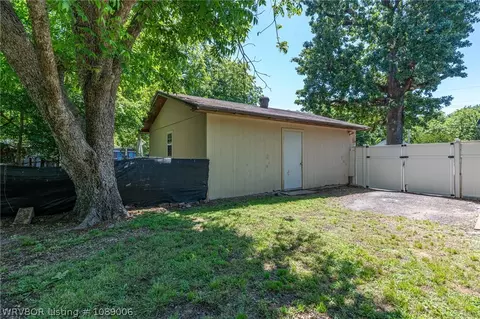 Exterior - 615 E Short Mountain St, Paris, AR 72855 photo 10 of 17