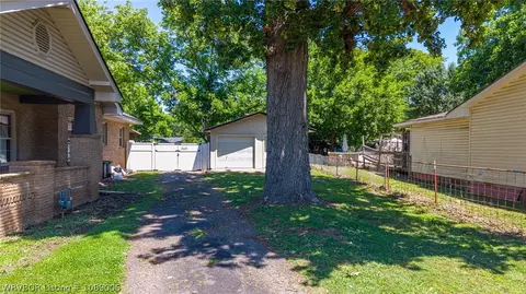 Exterior - 615 E Short Mountain St, Paris, AR 72855 photo 3 of 17