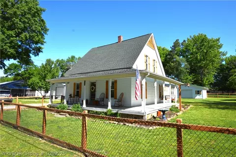 202 W Graham St, Prairie Grove, AR 72753