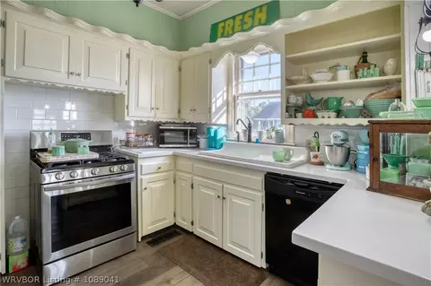 Kitchen - 515 N 20th St, Fort Smith, AR 72901 photo 2 of 3