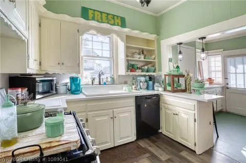 Kitchen - 515 N 20th St, Fort Smith, AR 72901 photo 1 of 3