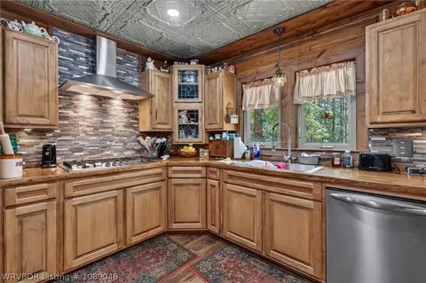 Kitchen - 7817 Hill Top Ter, Hackett, AR 72937 photo 1 of 3