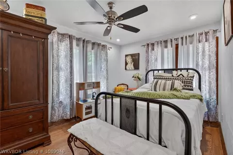 Bedroom - 7817 Hill Top Ter, Hackett, AR 72937 photo 3 of 7