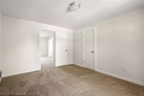 Bedroom - 1904 Barbara Ln, Lavaca, AR 72941 photo 4 of 6