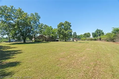 Exterior - 1904 Barbara Ln, Lavaca, AR 72941 photo 4 of 8