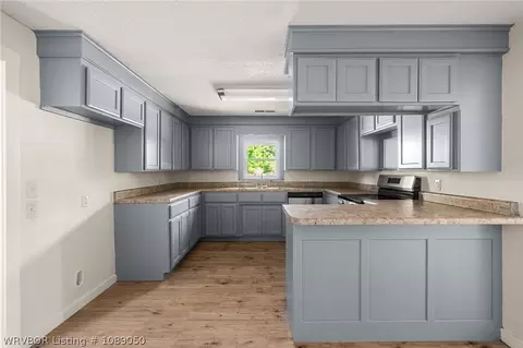 Kitchen - 1904 Barbara Ln, Lavaca, AR 72941 photo 1 of 4