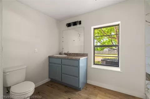 Bath - 1904 Barbara Ln, Lavaca, AR 72941 photo 2 of 3