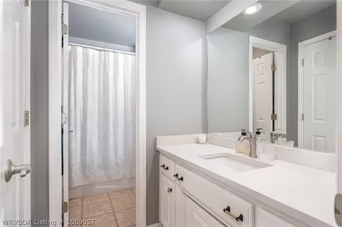 Bath - 6108 E Rye Hill Rd, Fort Smith, AR 72916 photo 6 of 6