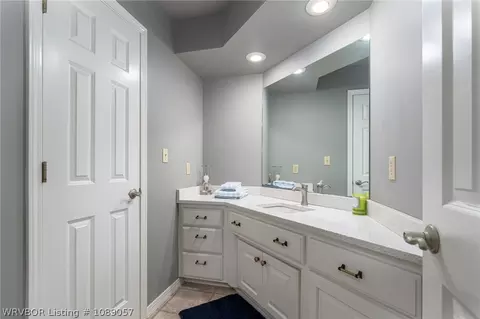 Bath - 6108 E Rye Hill Rd, Fort Smith, AR 72916 photo 5 of 6