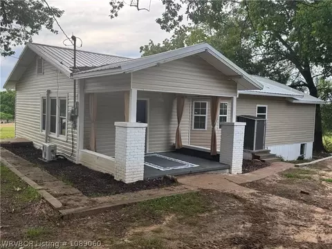 305 Klan St, Paris, AR 72855