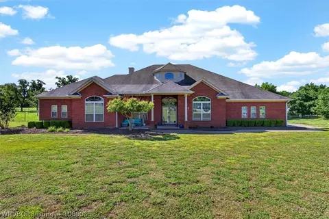 303 Fine Pl, Alma, AR 72921