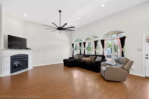Living - 303 Fine Pl, Alma, AR 72921 photo 2 of 3