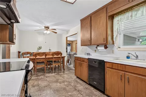 Kitchen - 4615 S 29th St, Fort Smith, AR 72901 photo 1 of 6