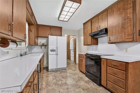 Kitchen - 4615 S 29th St, Fort Smith, AR 72901 photo 4 of 6