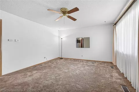 Living - 4615 S 29th St, Fort Smith, AR 72901 photo 2 of 4