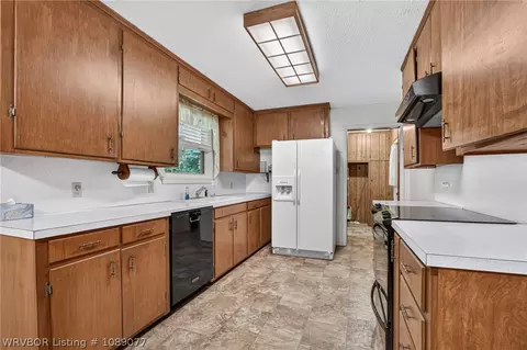 Kitchen - 4615 S 29th St, Fort Smith, AR 72901 photo 3 of 6