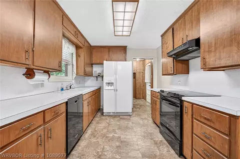 Kitchen - 4615 S 29th St, Fort Smith, AR 72901 photo 5 of 6