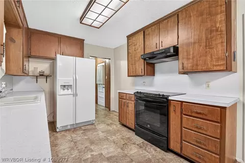 Kitchen - 4615 S 29th St, Fort Smith, AR 72901 photo 6 of 6