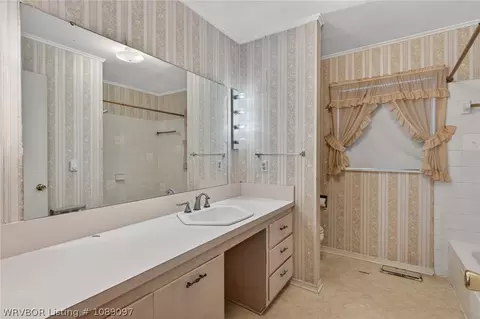 Bath - 6000 Euper Ln, Fort Smith, AR 72903 photo 2 of 3