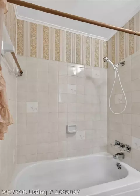 Bath - 6000 Euper Ln, Fort Smith, AR 72903 photo 3 of 3