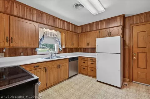 Kitchen - 6000 Euper Ln, Fort Smith, AR 72903 photo 1 of 2