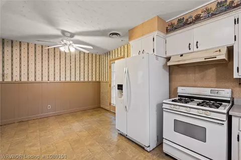Kitchen - 3823 Dallas St, Fort Smith, AR 72903 photo 4 of 4