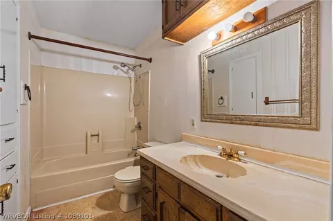 Bath - 3823 Dallas St, Fort Smith, AR 72903 photo 3 of 3