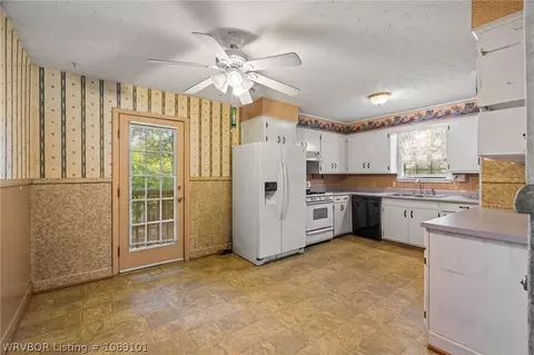 Kitchen - 3823 Dallas St, Fort Smith, AR 72903 photo 1 of 4