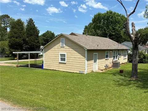 Exterior - 2600 S M St, Fort Smith, AR 72901 photo 4 of 10