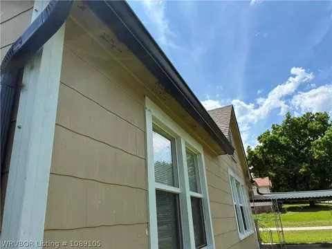 Exterior - 2600 S M St, Fort Smith, AR 72901 photo 5 of 10