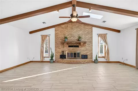 Living - 5414 Rye Hill Rd, Fort Smith, AR 72916 photo 4 of 9