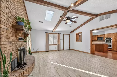Living - 5414 Rye Hill Rd, Fort Smith, AR 72916 photo 3 of 9