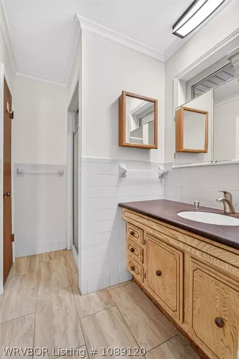 Bath - 5414 Rye Hill Rd, Fort Smith, AR 72916 photo 1 of 7