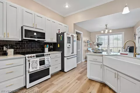Kitchen - 12904 Diamond Ln, Fort Smith, AR 72916 photo 3 of 3