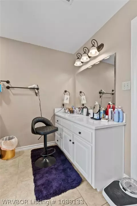 Bath - 12904 Diamond Ln, Fort Smith, AR 72916 photo 2 of 3