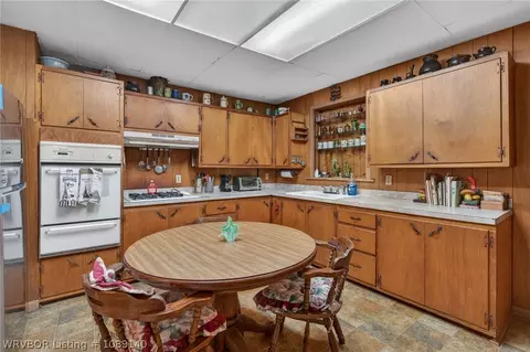 Kitchen - 4716 Free Ferry Rd, Fort Smith, AR 72903 photo 1 of 2