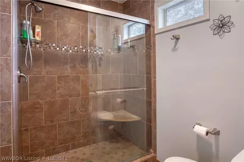 Bath - 6920 Riviera Dr, Fort Smith, AR 72903 photo 2 of 4