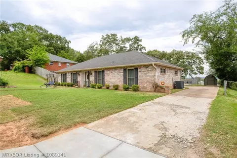 Exterior - 6920 Riviera Dr, Fort Smith, AR 72903 photo 6 of 16