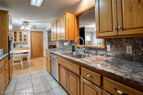 Kitchen - 6920 Riviera Dr, Fort Smith, AR 72903 photo 3 of 4