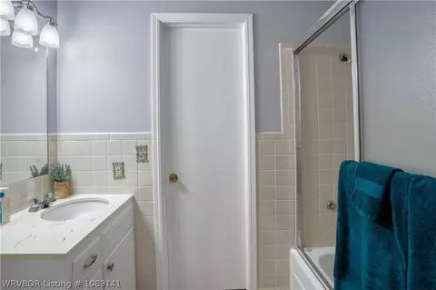 Bath - 6920 Riviera Dr, Fort Smith, AR 72903 photo 4 of 4